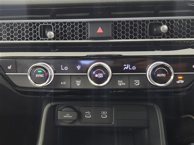 【運転席操作部】『運転席周辺の装備』の画像になります。快適なドライブを楽しむための機能が装備されています！運転席から触れるので使いやすいです！