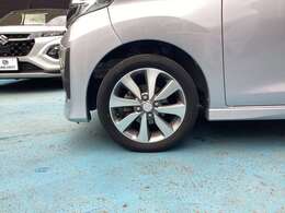 ホイール装着車です。オシャレは足元から♪