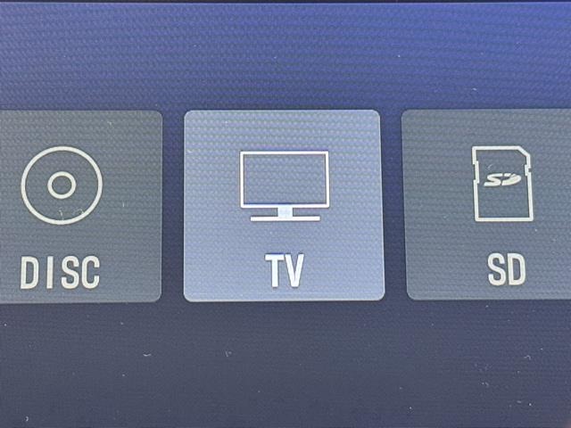 TVが見れるチューナーを装備しています。　新しい車でも付いていないことで、TVが見れない事も多々あるので要チェックです。