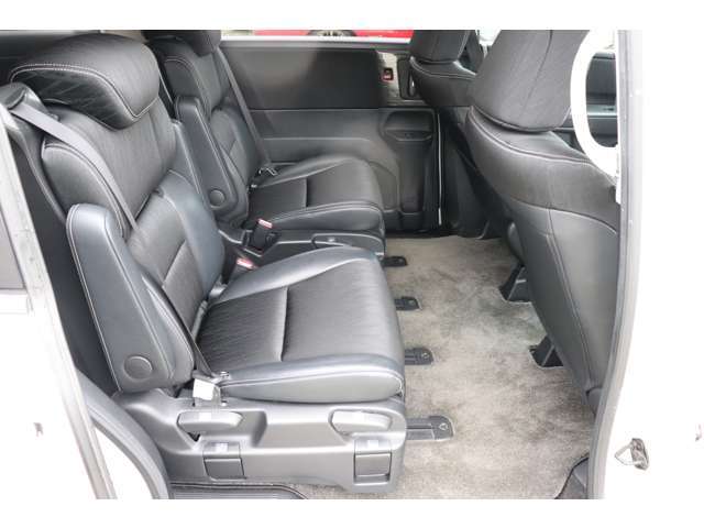 当社で並べているお車の状態は外装に目立つ傷も無く綺麗な状態を保っておりますので私共と致しましても自信をもってお勧め出来るお車のみとなっております♪