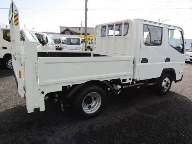 6人の人員と2トンの荷物を一度に運べる便利な1台！ゲート付きなので重量物でも簡単に積み降ろし可能です☆