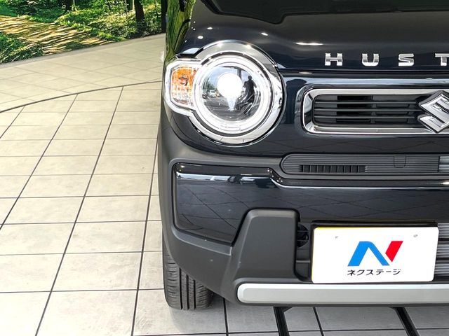 【LEDヘッドライト】悪天候や夜間走行時も良好な視界を確保し安心して運転できる高輝度LEDヘッドライトを装備！点灯速度が早く、消費電力も抑えられています。