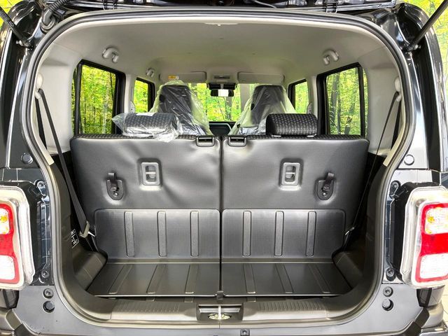 普段のお買い物や通勤、送迎等に十分な荷室スペースを確保しております。セカンドシートを倒すと、大きな荷物の積載も可能です♪