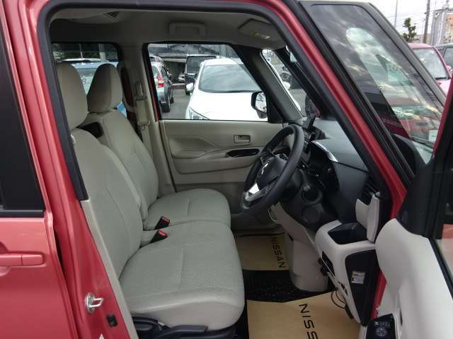 視界も広く、座りやすいドライバーズシート。ぜひ、店頭でお試しください。