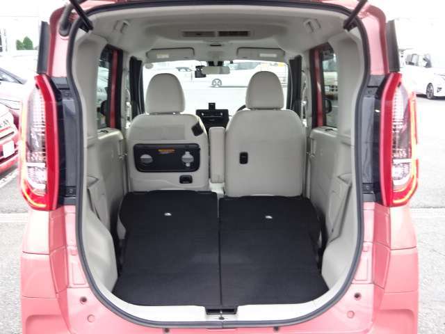 シーンに合わせたシートアレンジで、大きな荷物も積むことが出来ます！