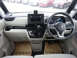 室内はハンドル周りからシート、床に至るまで、エンジンルームやボディももちろん隅々まで専門スタッフが一生懸命クリーニングし磨き上げています！綺麗なクルマで快適なドライブを！