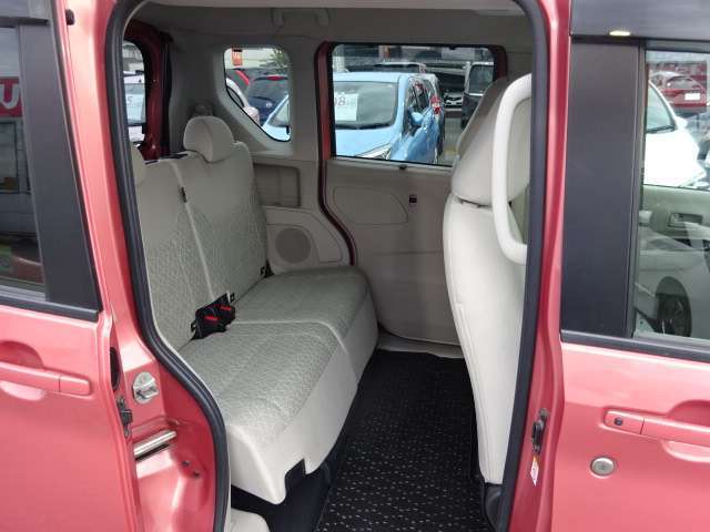 フロアマットなどの汚れやすいところもまるまる洗浄で綺麗に！