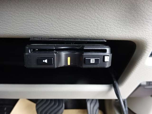 高速道路必須アイテムのETC装備です。最近はスマートインターチェンジも増えてきたので便利ですね。