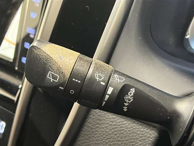 機能上の問題はありませんが、ワイパースイッチが劣化しておりますので、御来店時にご確認ください。