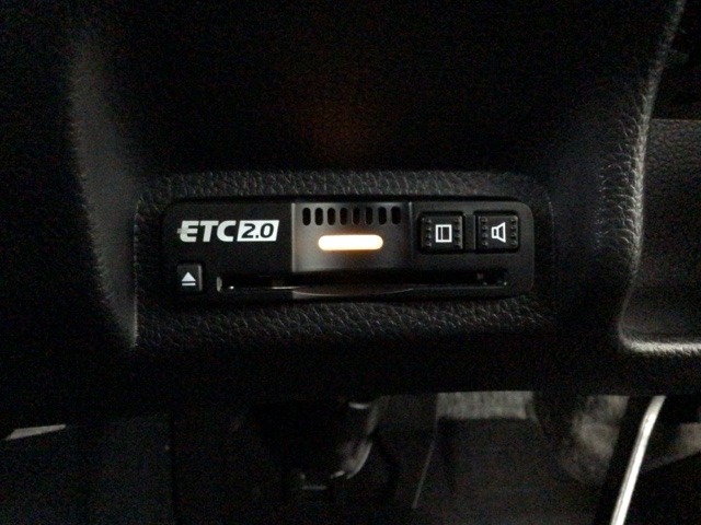 【ETC車載器】もはや必須アイテムのETCを搭載！高速道路のご利用時にとても便利！わずらわしい料金所での現金支払いが不要となりスムーズに通過できます♪