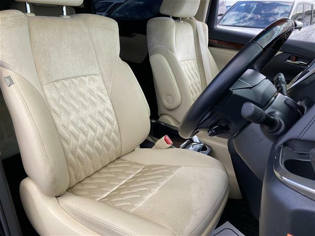【1列目シート】もちろん車内はキレイです♪よりクリーンな状態をキープしたいお客様には『シート撥水コーティング』がおすすめ！除菌・消臭に効果を発揮し多くの方にご好評いただいております。