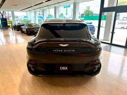 セールススペシャリストが1台1台丁寧にお車のご案内をさせて頂きます。
