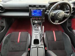 こちらインパネ全体の写真になります。納車はおおむね2週間程度（必要書類の状況により）で行っております。人気の車両になりますので、お早目のご検討をおすすめします。当店自慢の一台です！