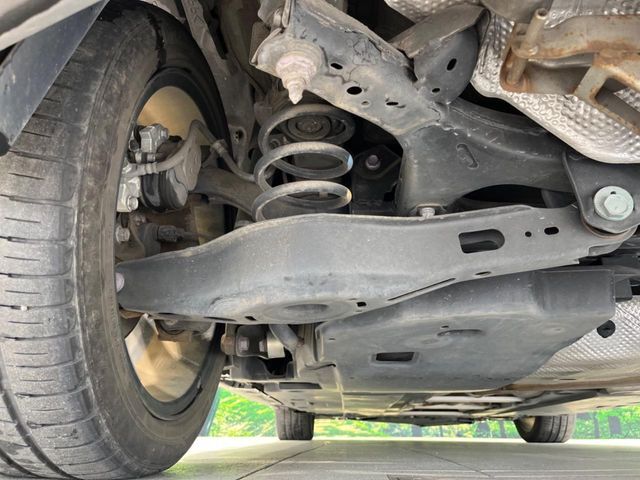 お車を安心してお乗りいただく為には、足回りの定期点検が欠かせません。サービスサポート（有償保証）では無料点検もご提供しており、安心のカーライフをお過ごしいただけるサポート体制が整っています。