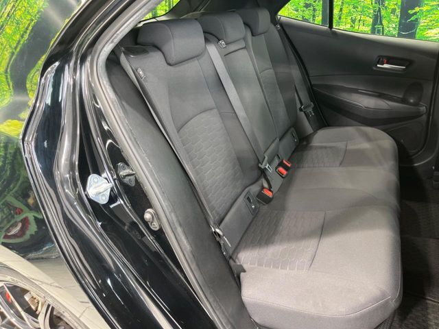 後部座席も気になるようなキズ・汚れやへたり等、大きなダメージはなく、良好な状態です。