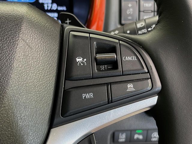 【アダプティブクルーズコントロール】高速道路での長距離走行が楽に！！自動で速度を保つクルーズコントロールが、衝突軽減システムと連携し、前方の車両を感知して車間を保つように速度調節してくれます！！