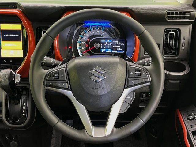 【ステアリングスイッチ】運転中、前方から目線をそらすことなく、オーディオ等の操作が可能な便利機能！安心＆快適なドライブを演出してくれます♪