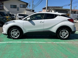 SUV車で車高が高くなっていて雪が多い時も快適に走行できます♪