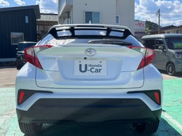 バック時目視しにくいクルマの周囲をカメラで映し出し、安全・安心駐車をサポート♪バックの苦手な方も後ろがハッキリ見えるので安心ですよ♪