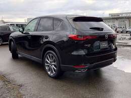 法定整備費用は本体価格に含まれております。洗練されたサービススタッフが法定整備を実施し、必要に応じて交換・修理作業を施したうえで、安心してお乗りいただける状態にしてお引渡し致します。