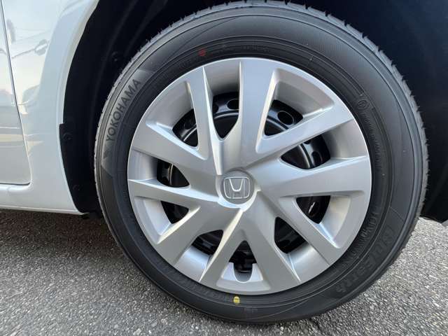 ☆お車についた傷やヘコミ、事故の修理もハヤシにお任せください。自社鈑金工場で修理ができますの安心です☆