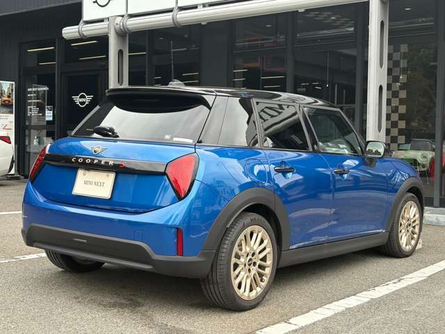 グループ総在庫台数は350台！！　お客様のご希望のお車をお探しいたします！！　詳細は　無料電話　0078-6002-224332　弊社担当スタッフまでお気軽にお問い合わせください！！