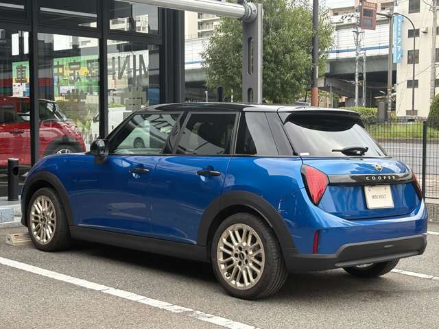 自宅にいながらお車の確認ができます。FaceTime動画電話やYouTube動画配信サービスであなただけの詳細動画をご来店いただかなくても、Live通信でお届けします。