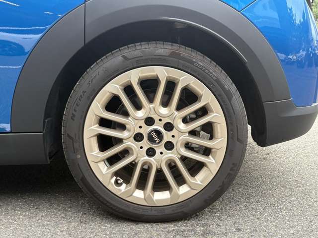 MINIのアロイ・ホイールは、MINIらしさの象徴である、ゴーカート・フィーリングを向上させるために技術の粋を集めて開発されています。