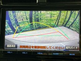 【バックカメラ】駐車時に後方がリアルタイム映像で確認できます。大型商業施設や立体駐車場での駐車時や、夜間のバック時に大活躍！運転スキルに関わらず、今や必須となった装備のひとつです！