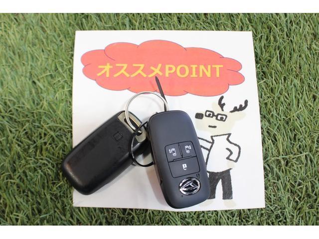 おすすめポイント！キーフリーシステムになっています。電子キーを携帯しているだけ、それだけでドアのロック開閉からエンジンの始動までできちゃいます♪