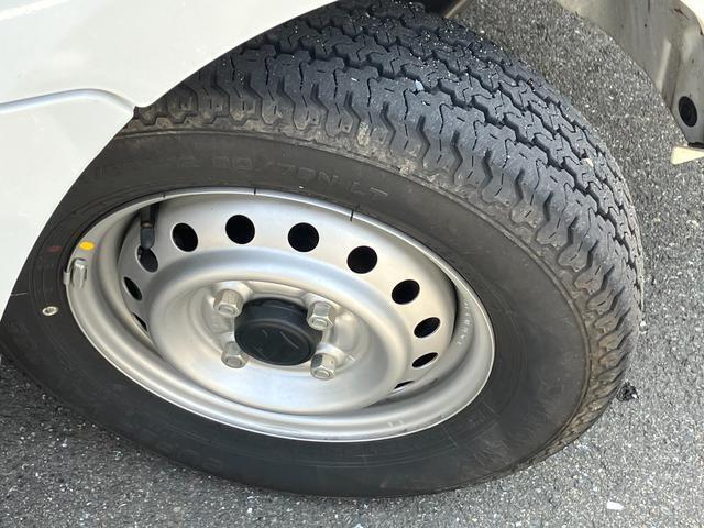 タイヤの溝も十分残っているので、すぐに交換の必要はありません
