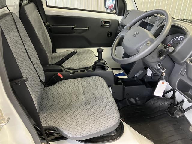 足元に余裕があるので運転しやすいです。ぜひ一度座って体感してみて下さい♪