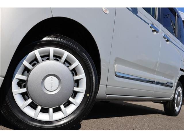 純正ホイールキャップつきで、見た目もスッキリ！