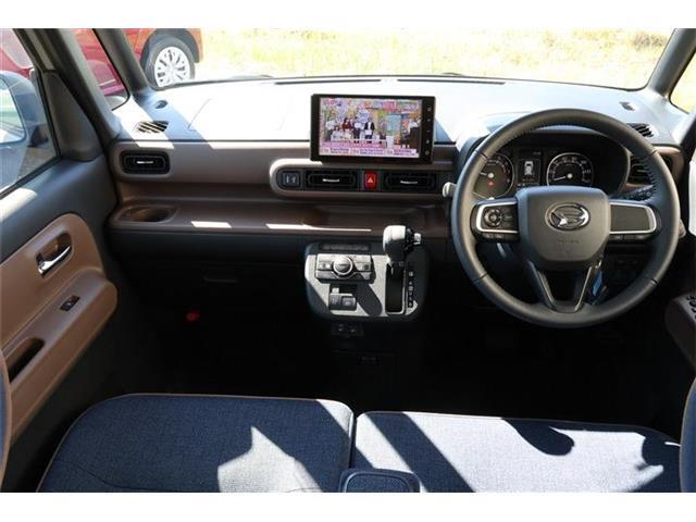 前席全体　目線も高く広い視界で安心して運転することができますね！