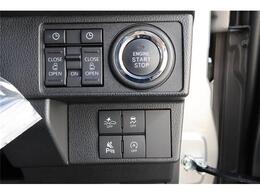 両側電動スライドドアです。