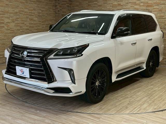 お車ご成約時の付帯率は驚きの90％OVERのキーパーガラスコーティング。雨が降れば、まるで洗車したかのような美しさ。納車後のメンテナンスも楽々。是非一度お試し下さい。