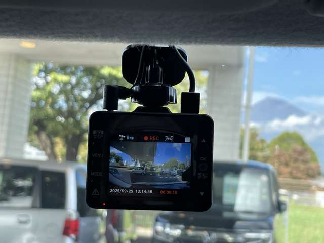 商談ルームにはキッズスペース（DVD完備）も完備しています。お子様連れでもゆっくりとお車をお選び頂けます。