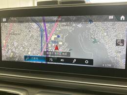【純正ナビ】一体感のあるナビは、高級感ある車内を演出してくれます。Bluetooth再生などオーディオ機能も充実しておりますので、運転もより楽しめます♪