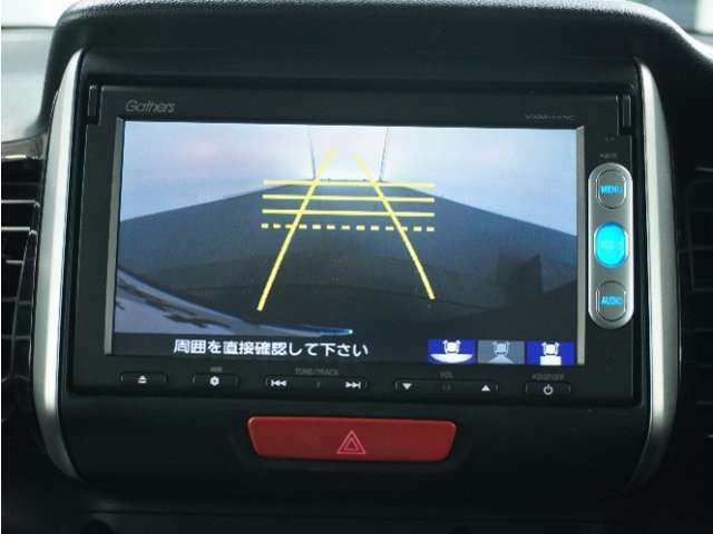 ◆バックカメラ◆リバースにするだけで映ります、後方の安全確認や、狭い駐車場での車庫入れ、雨の日や夜間など視界の悪い時に便利です！安全にバックする為には欠かせない装備です。