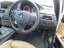 ★上質な本革シート・前席パワーシート＆前席エアシート♪♪革の色が素敵です♪♪プッシュスタート＆スマートキです♪♪