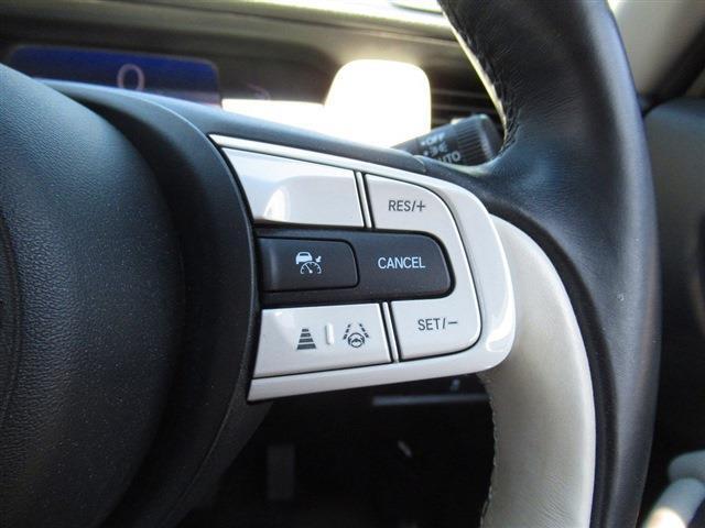 ホンダセンシング・純正9インチナビ・バックカメラ・フルセグ・DVD再生・Bluetooth・ETC・USB端子・オートハイビーム・前後ソナー・ACC・レーンキープ・ドアバイザー・フロアマット