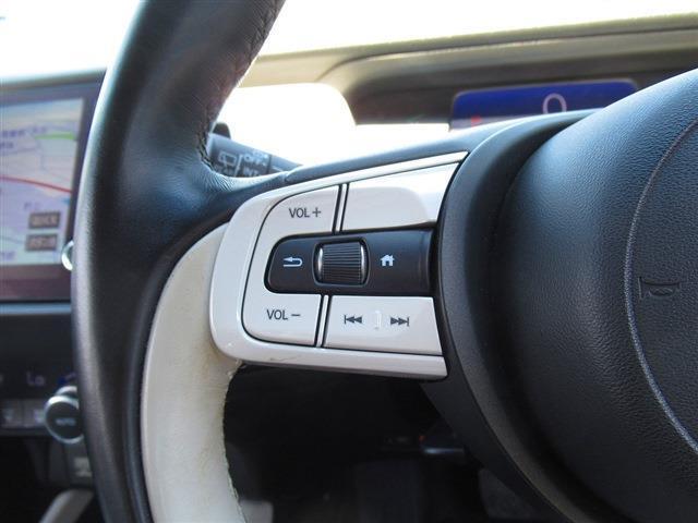 ホンダセンシング・純正9インチナビ・バックカメラ・フルセグ・DVD再生・Bluetooth・ETC・USB端子・オートハイビーム・前後ソナー・ACC・レーンキープ・ドアバイザー・フロアマット