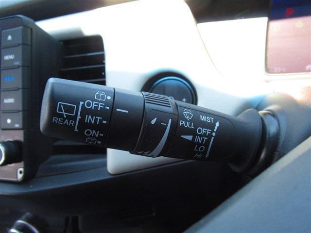 ホンダセンシング・純正9インチナビ・バックカメラ・フルセグ・DVD再生・Bluetooth・ETC・USB端子・オートハイビーム・前後ソナー・ACC・レーンキープ・ドアバイザー・フロアマット
