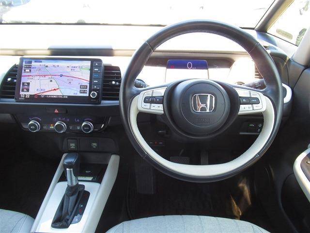 ホンダセンシング・純正9インチナビ・バックカメラ・フルセグ・DVD再生・Bluetooth・ETC・USB端子・オートハイビーム・前後ソナー・ACC・レーンキープ・ドアバイザー・フロアマット