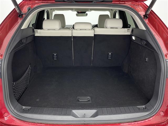 【トランク】積み込みやすくて、たっぷり積める荷室です。シートアレンジできるものは、乗車人数と荷物の量や大きさによってシートを動かすことができるので、より快適なドライブが可能です！
