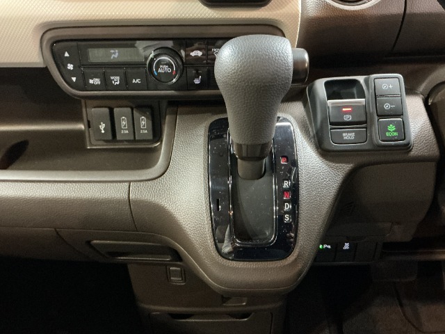 U-Selectは、Honda認定中古車ディーラーです！！安心です！！基本点検整備基準に準じた点検・整備を実施して、販売しています！！