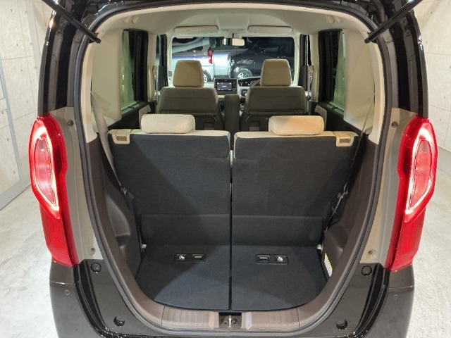 当店はサービス工場を併設する店舗です！納車前の整備は当然ながら納車後のメンテナンスも全てお任せ下さい！きっと満足のいくサービスをご提供いたします♪