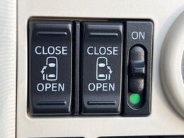【両側パワースライドドア】スマートキーや運転席のスイッチで後席両側スライドドアの開閉が可能♪電動だから力を入れてドアを開ける必要が無く、小さなお子様でも簡単に開け閉めでき快適です♪