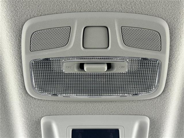【後部座席操作部】後部座席を快適に過ごしていただくための便利な装備が付いています！