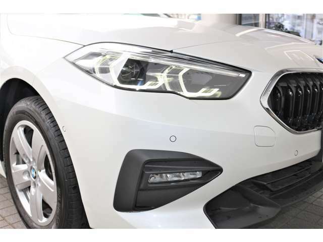 BMWのヘッドライトはデザインも視認性もトップクラスです。